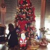 Emilie Nef Naf : sa petite Maëlla découvre les cadeaux sous le sapin à Noël