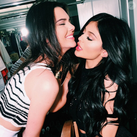 Moment de complicité entre les deux soeurs Kendall et Kylie Jenner