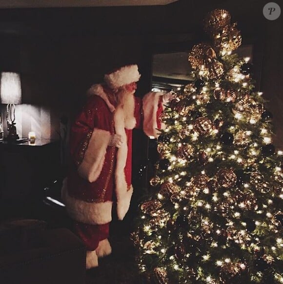 Le père Noël lors de la soirée de Noël de la famille Kardashian. Los Angeles, le 24 décembre 2014.