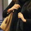 Exclusif - Sofia Vergara, qui porte sa bague de fiançailles, à l'aéroport de Los Angeles. Le 29 décembre 2014