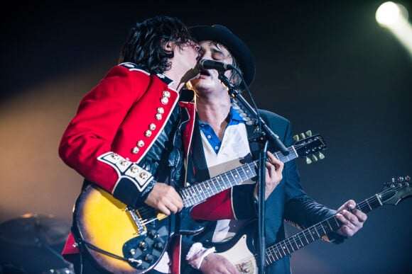 Pete Doherty et Carl Barât lors du concert du groupe The Libertines au Alexandra Palace à Londres, le 26 septembre 2014. 
