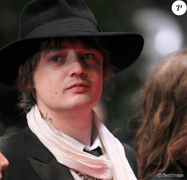 Pete Doherty à la montée des marches pour le film "Confessions d'un enfant du siècle" pendant le 65eme festival du film de Cannes le 20 mai 2012. 