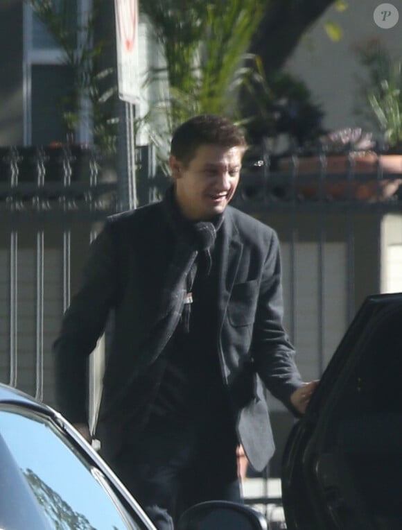 Jeremy Renner quitte son ancien domicile, où il a laissé sa fille Ava à sa maman. West Hollywood, Los Angeles, le 4 janvier 2015.