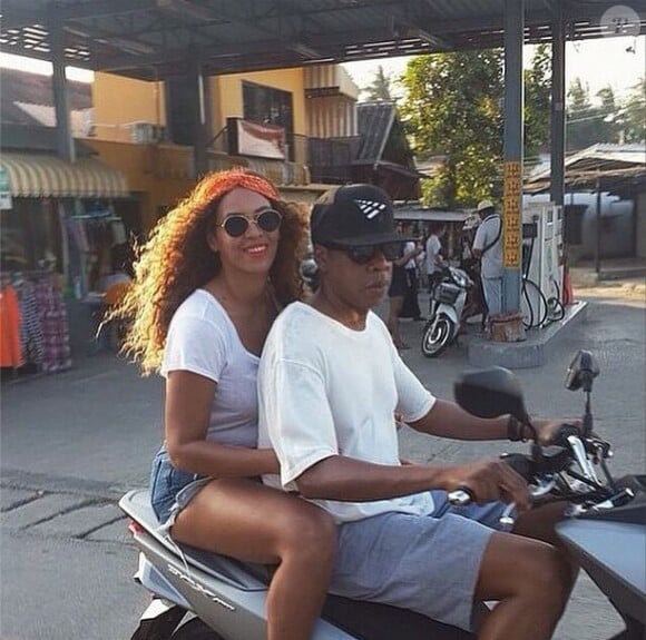 Beyoncé et Jay Z en scooter en Thaïlande. Janvier 2015.