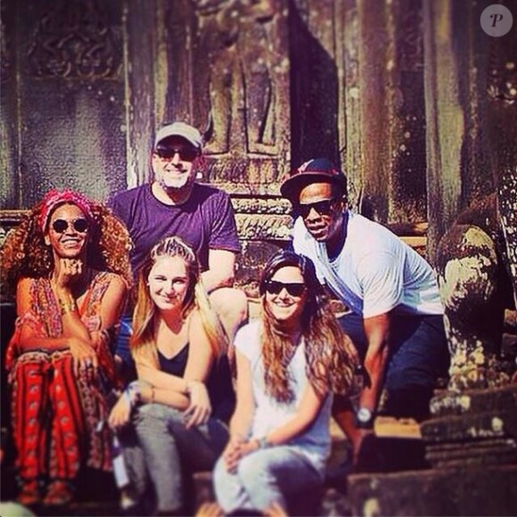 Beyoncé et Jay Z se glissent parmi les touristes anonymes en vacances au Cambodge. Janvier 2015.