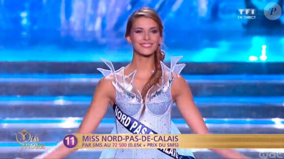 Miss Nord-Pas-de-Calais défile dans l'univers de la Reine des Neiges, lors de la cérémonie de Miss France 2015 sur TF1, le samedi 6 décembre 2014.