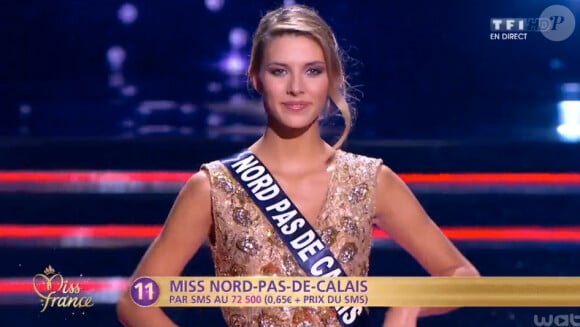 Miss Nord-Pas-de-Calais défile lors de la cérémonie de Miss France 2015 sur TF1, le samedi 6 décembre 2014.