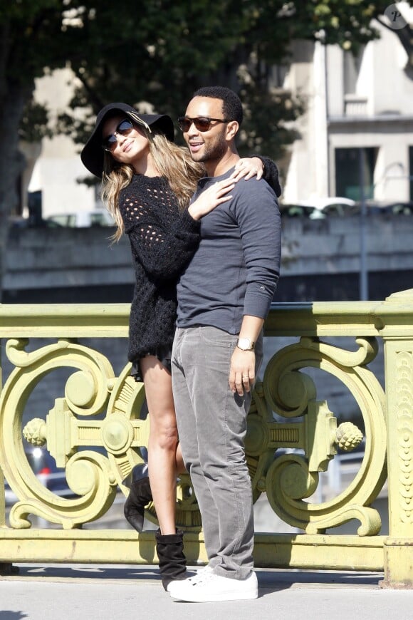 Exclusif - John Legend et Chrissy Teigen en visite à la Tour Eiffel le 12 septembre 2014  