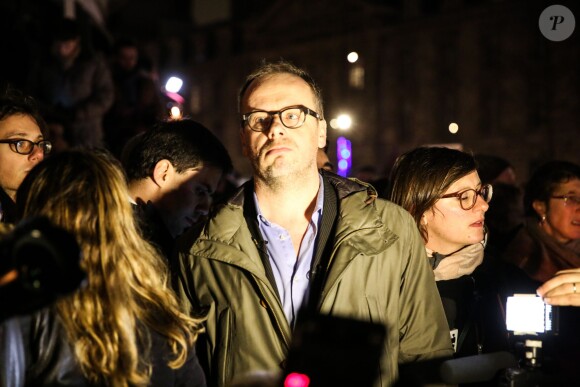 Alain Le Gouguec (rédacteur en chef à France Inter et président de Reporters sans frontières) au Rassemblement sur la place de la République suite à l'attentat au siège de Charlie Hebdo à Paris le 7 janvier 2015. Des milliers de personnes se sont retrouvés.