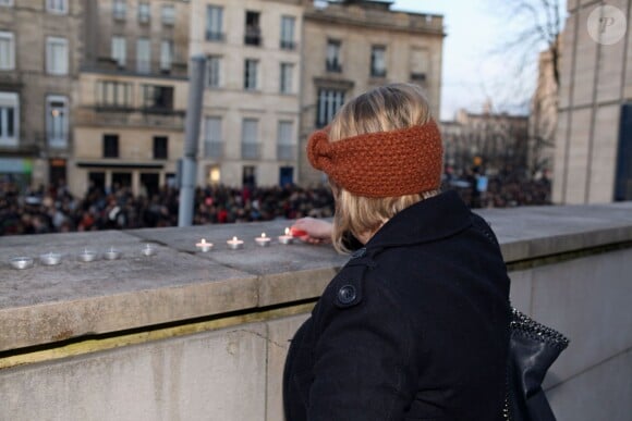 Rassemblement sur le parvis de l'Ecole Nationale de la Magistrature de Bordeaux suite à l'attentat au siège de Charlie Hebdo à Paris le 7 janvier 2015.