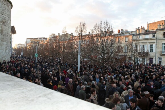 Rassemblement sur le parvis de l'Ecole Nationale de la Magistrature de Bordeaux suite à l'attentat au siège de Charlie Hebdo à Paris le 7 janvier 2015.