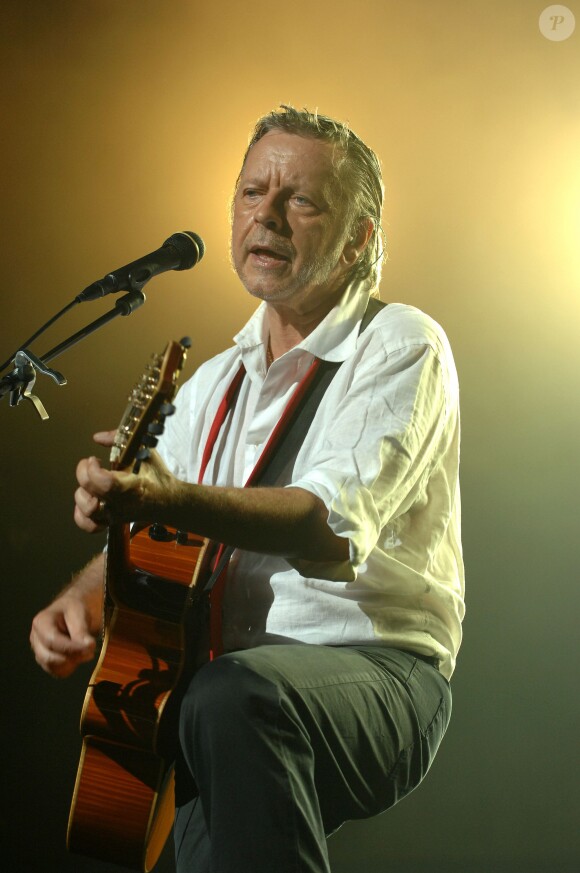 Le chanteur Renaud en concert en suisse en 2007.