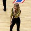 La performance de Fergie lors du match de basket-ball qui a vu s'affronter les Lakers et les Clippers au Staples Center le 7 janvier 2015