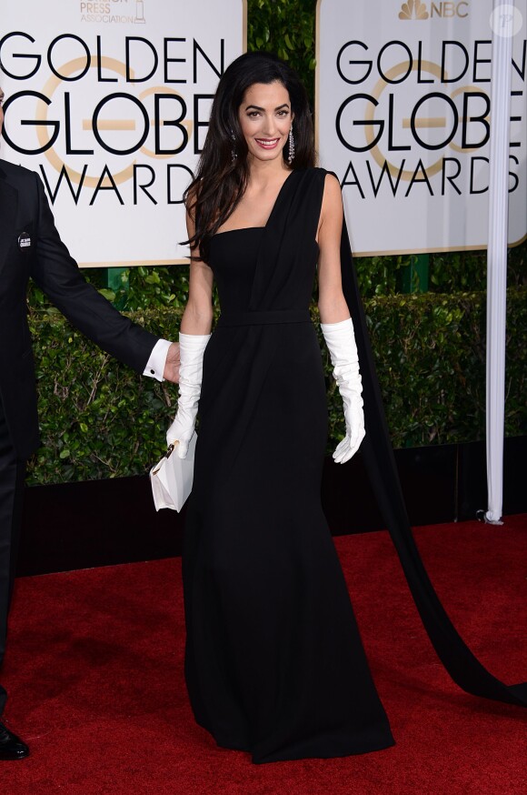 Amal Clooney, dans une robe Dior, lors des Golden Globes Awards à Los Angeles le 11 janvier 2015