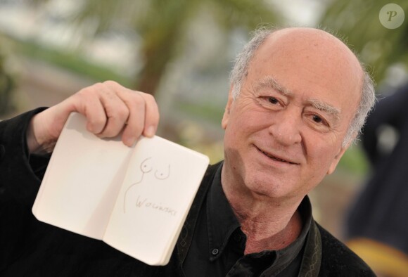 Georges Wolinski lors du photocall du documentaire 'C'est dur d'être aimé par des cons' lors du Festival de Cannes le 16 mai 2008