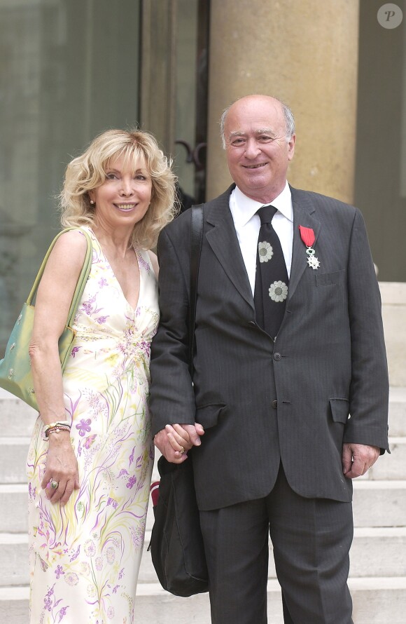 Georges Wolinski et son épouse Maryse au palais de l'Elysée à Paris, le 27 juin 2005