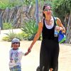 Exclusif - Sandra Bullock emmene son fils Louis au musee d'histoire naturelle a Los Angeles, le 28 juin 2013  