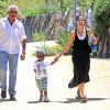 Exclusif - Sandra Bullock emmene son fils Louis au musee d'histoire naturelle a Los Angeles, le 28 juin 2013 