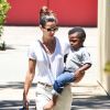 Sandra Bullock va chercher son fils Louis a l'ecole a Los Angeles, le 14 mai 2013 