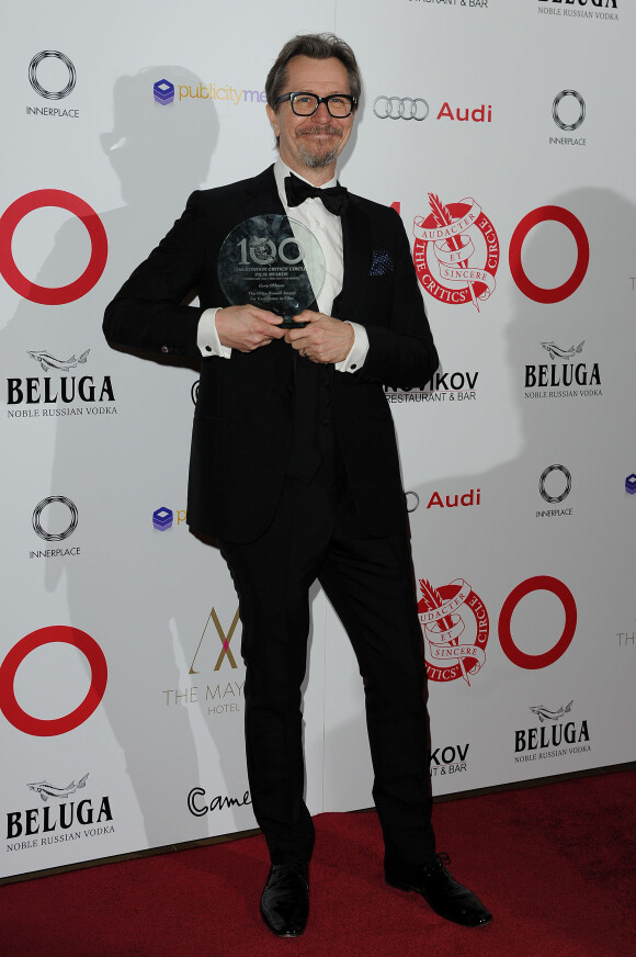 Gary Oldman ("Prix "The Dilys Powell Award for Excellence") à la Cérémonie des "London Critics Circle Film Awards" à l'hôtel Mayfair à Londres. Le 2 février 2014  