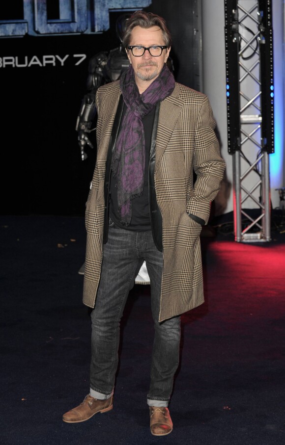 Gary Oldman à la Première du film "RoboCop" à Londres le 5 février 2014 