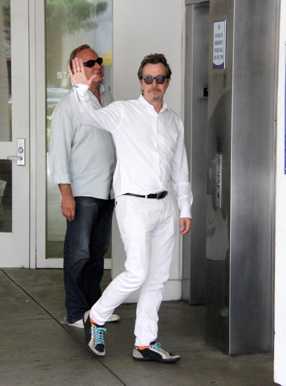 Gary Oldman se promène dans les rues de Beverly Hills, le 25 juillet 2014 Hills