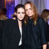 Kristen Stewart et Stella McCartney lors de la présentation de la collection automne 2015 de Stella McCartney. New York, le 12 janvier 2014.