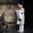 Samy Naceri lors du filage de la pièce L'Indien cherche le Bronx avec Gregory Duvall et Karunakaran au Théâtre du Petit Gymnase, à Paris le 13 janvier 2015
