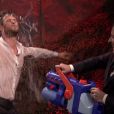  Le 13 janvier dernier, Chris Hemsworth a livr&eacute; une bataille d'eau avec Jimmy Fallon sur le plateau de The Tonight Show pour le plus grand bonheur des t&eacute;l&eacute;spectatrices ! 