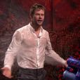  Le 13 janvier dernier, Chris Hemsworth a livr&eacute; une bataille d'eau avec l'animateur Jimmy Fallon sur le plateau de The Tonight Show pour le plus grand bonheur des t&eacute;l&eacute;spectatrices ! 