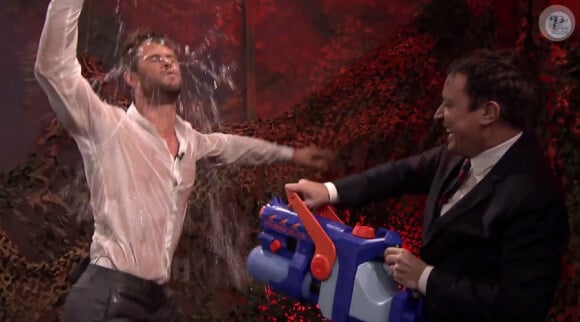 Le 13 janvier dernier, Chris Hemsworth a livré une bataille d'eau avec Jimmy Fallon pour le plus grand bonheur des téléspectatrices !