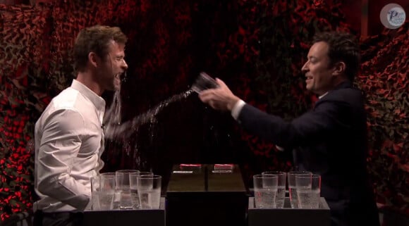 Le 13 janvier dernier, Chris Hemsworth a livré une bataille d'eau avec Jimmy Fallon sur le plateau de The Tonight Show 