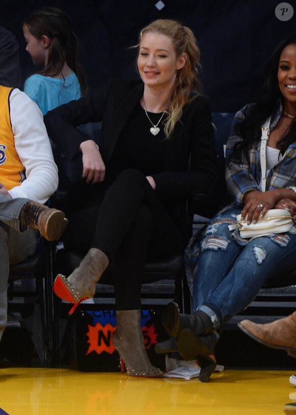 Iggy Azalea assiste à la rencontre Los Angeles Lakers - Phoenix Suns au Staples Center. Los Angeles, le 28 décembre 2014.