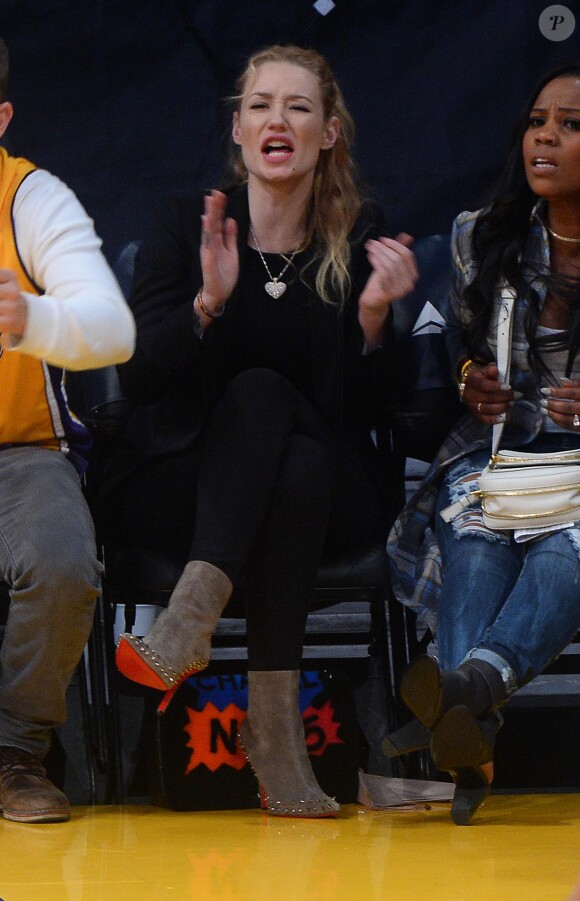Iggy Azalea assiste à la rencontre Los Angeles Lakers - Phoenix Suns au Staples Center. Los Angeles, le 28 décembre 2014.
