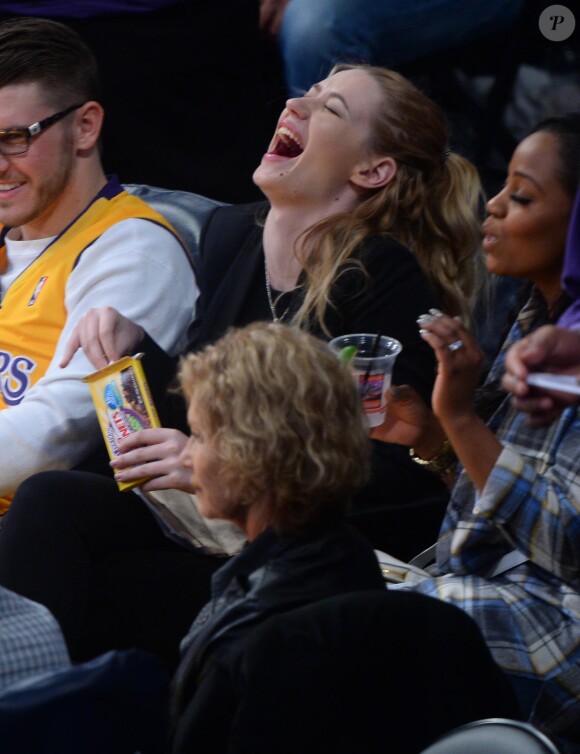 Iggy Azalea assiste à la rencontre Los Angeles Lakers - Phoenix Suns au Staples Center. Los Angeles, le 28 décembre 2014.