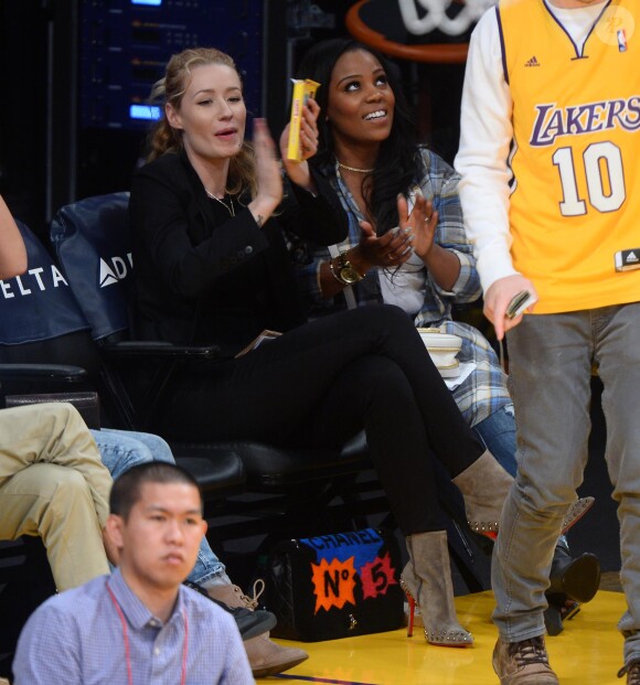 Iggy Azalea assiste à la rencontre Los Angeles Lakers - Phoenix Suns au Staples Center. Los Angeles, le 28 décembre 2014.