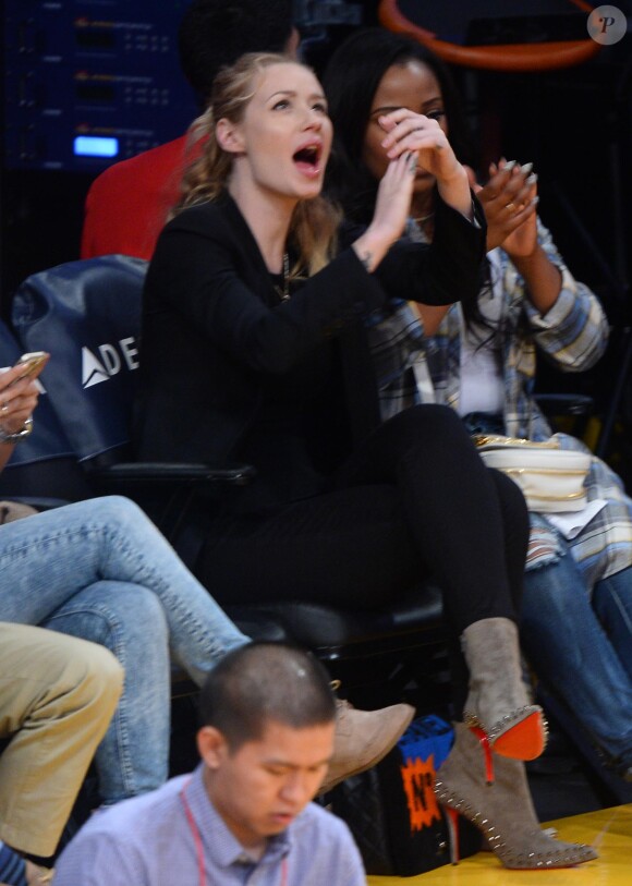 Iggy Azalea assiste à la rencontre Los Angeles Lakers - Phoenix Suns au Staples Center. Los Angeles, le 28 décembre 2014.