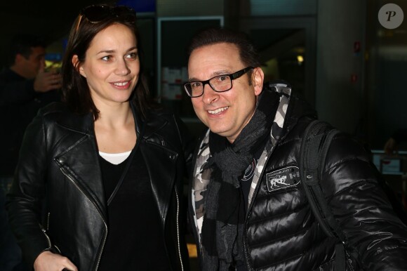 Nathalie Péchalat et Jean-Marc Généreux arrivent à l'aéroport de Nice avant une représentation dans le cadre de la tournée Danse avec les stars, le 6 janvier 2015.