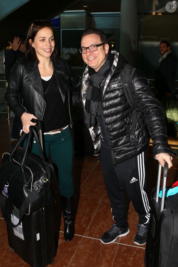 Nathalie Péchalat et Jean-Marc Généreux arrivent à l'aéroport de Nice avant une représentation dans le cadre de la tournée Danse avec les stars, le 6 janvier 2015.