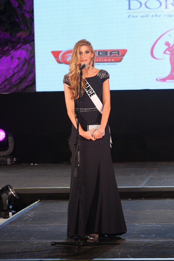 Camille Cerf au concours Miss Univers en Floride. La jolie française a participé à la soirée de présentation. Le 9 janvier 2014.