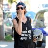 Lisa Rinna se rend à son cours de yoga à Studio City. Elle porte un T-shirt avec inscription "j'ai parlé de vous à mon psy"! le 30 aout 2014  