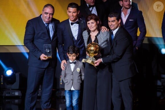 Cristiano Ronaldo, sa mère Dolores et son fils Cristiano Ronaldo Junior - Gala FIFA Ballon d'Or 2014 à Zurich, le 12 janvier 2015.