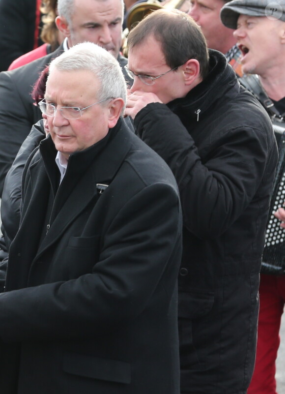 Michel Charbonnier (le père de Charb) et Laurent Charbonnier (le frère de Charb) - Sorties des obsèques du dessinateur Charb à la Halle Saint Martin à Pontoise, le 16 janvier 2015.