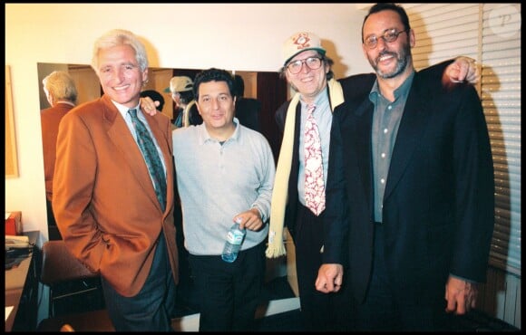 Jean-Loup Dabadie, Christian Clavier, Jean-Marie Poiré et Jean Reno lors de la générale de la pièce Panique au Plaza le 3 octobre 1995