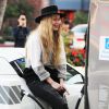 Iggy Azalea prend de l'essence puis va faire du shopping à Westwood, le 16 janvier 2015. 