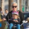 Pink et sa fille Willow font du vélo à Los Angeles, le 17 janvier 2015