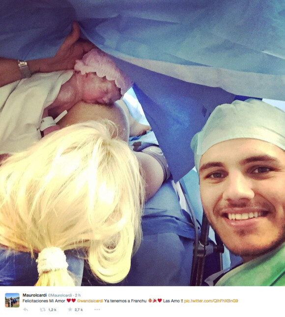 Mauro Icardi annonce sur Twitter la naissance de Francesca, son premier bébé avec son épouse Wanda Nara, le 19 janvier 2015.