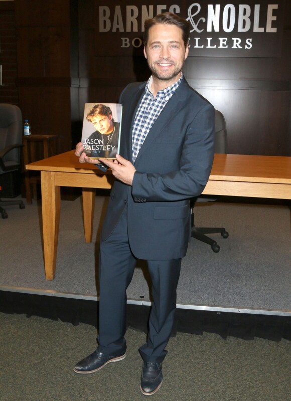 Jason Priestley dédicace son livre "Jason Priestley - A Memoir" à "Barnes & Noble bookstore" à "The Grove", Los Angeles, le 14 mai 2014 