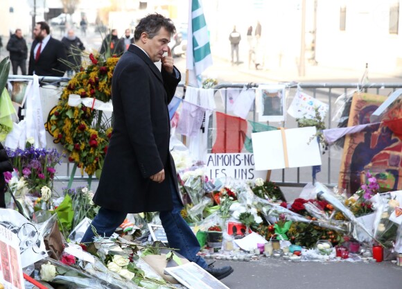 Patrick Pelloux - Le maire de New-York, Bill de Blasio s'est recueilli en compagnie de Anne Hidalgo, maire de Paris et de Patrick Pelloux devant les locaux de Charlie Hebdo et sur les lieux où le policier Ahmed Merabet a été abattu par les fréres Kouachi à Paris, le 20 janvier 2015.