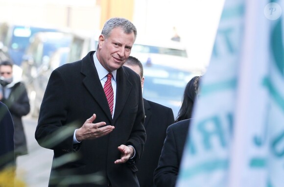 Bill de Blasio - Le maire de New-York, Bill de Blasio s'est recueilli en compagnie de Anne Hidalgo, maire de Paris et de Patrick Pelloux devant les locaux de Charlie Hebdo et sur les lieux où le policier Ahmed Merabet a été abattu par les fréres Kouachi à Paris, le 20 janvier 2015.